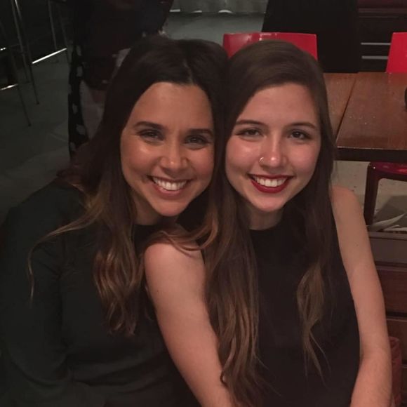 Meet your Posher, Débora - Picture 1 of 1